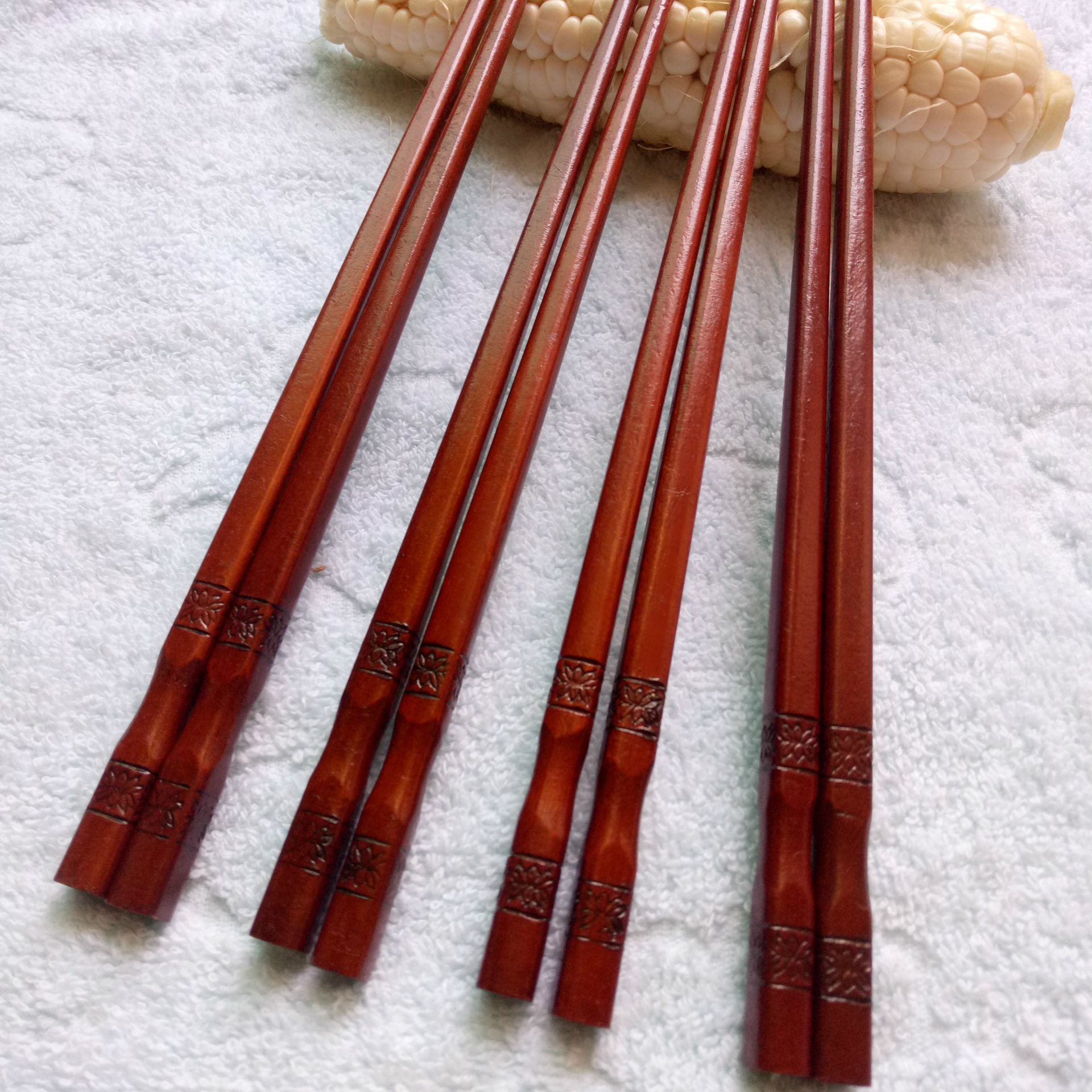 厂家直销朱血木筷子中式个性创意木质筷子家用防滑筷子可定制