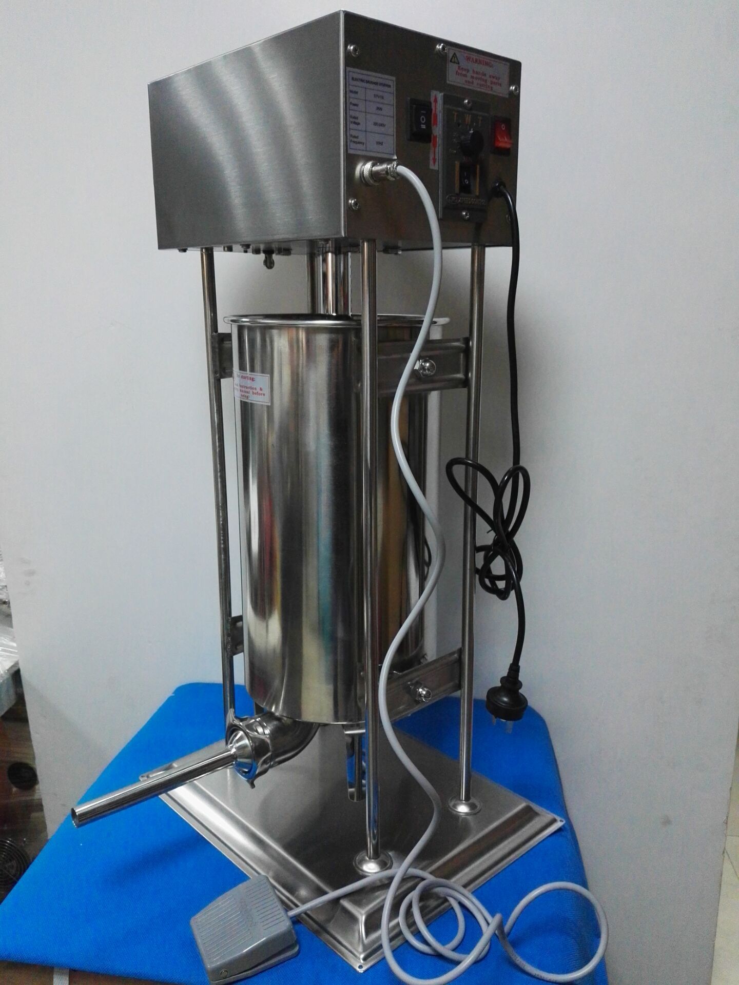 直销电动灌肠机火腿肠加工设备香肠加工设备小型灌肠机批发