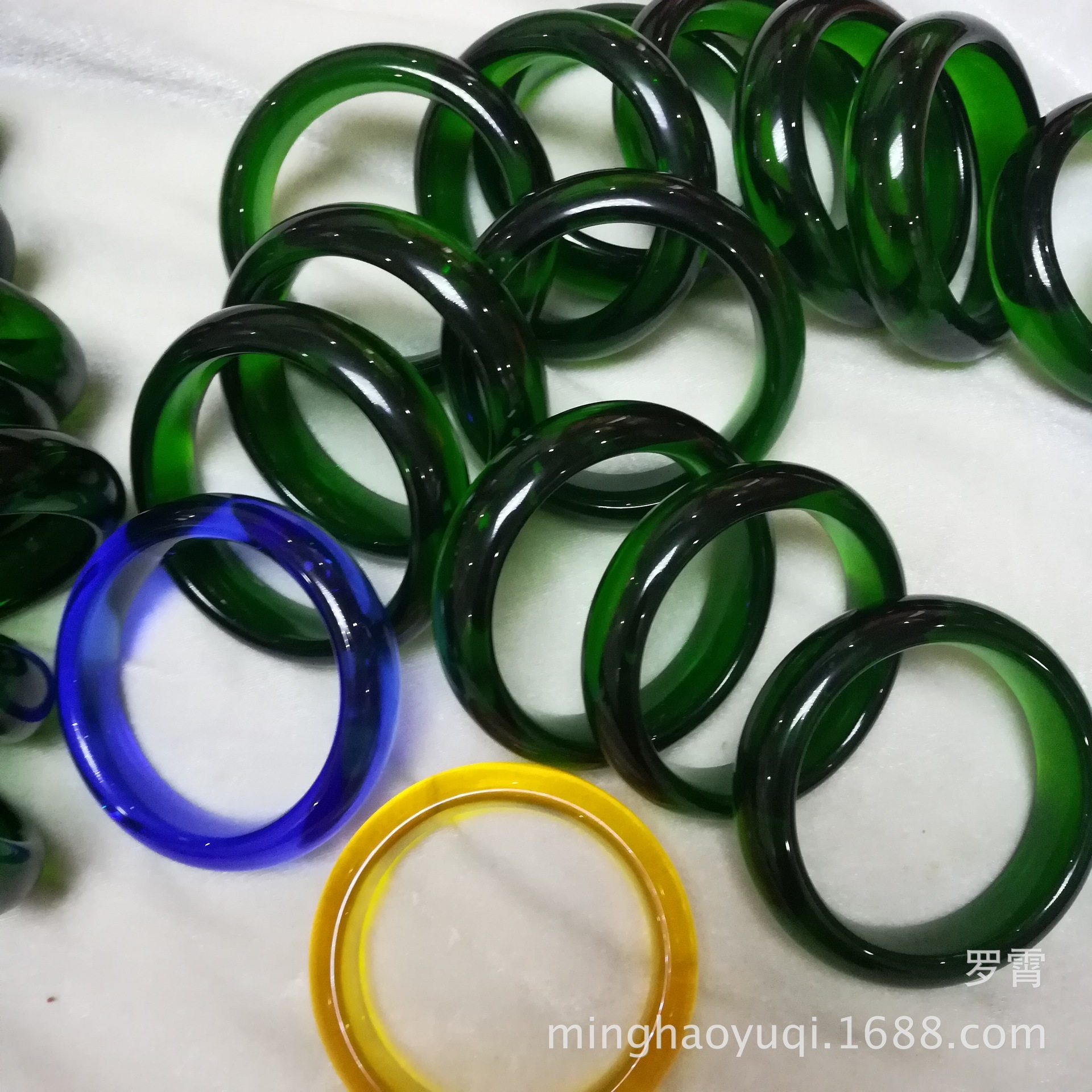 厂家批发翡翠手镯葱岭玉翡翠玻璃种满绿手镯女款冰翠葱岭玉镯子