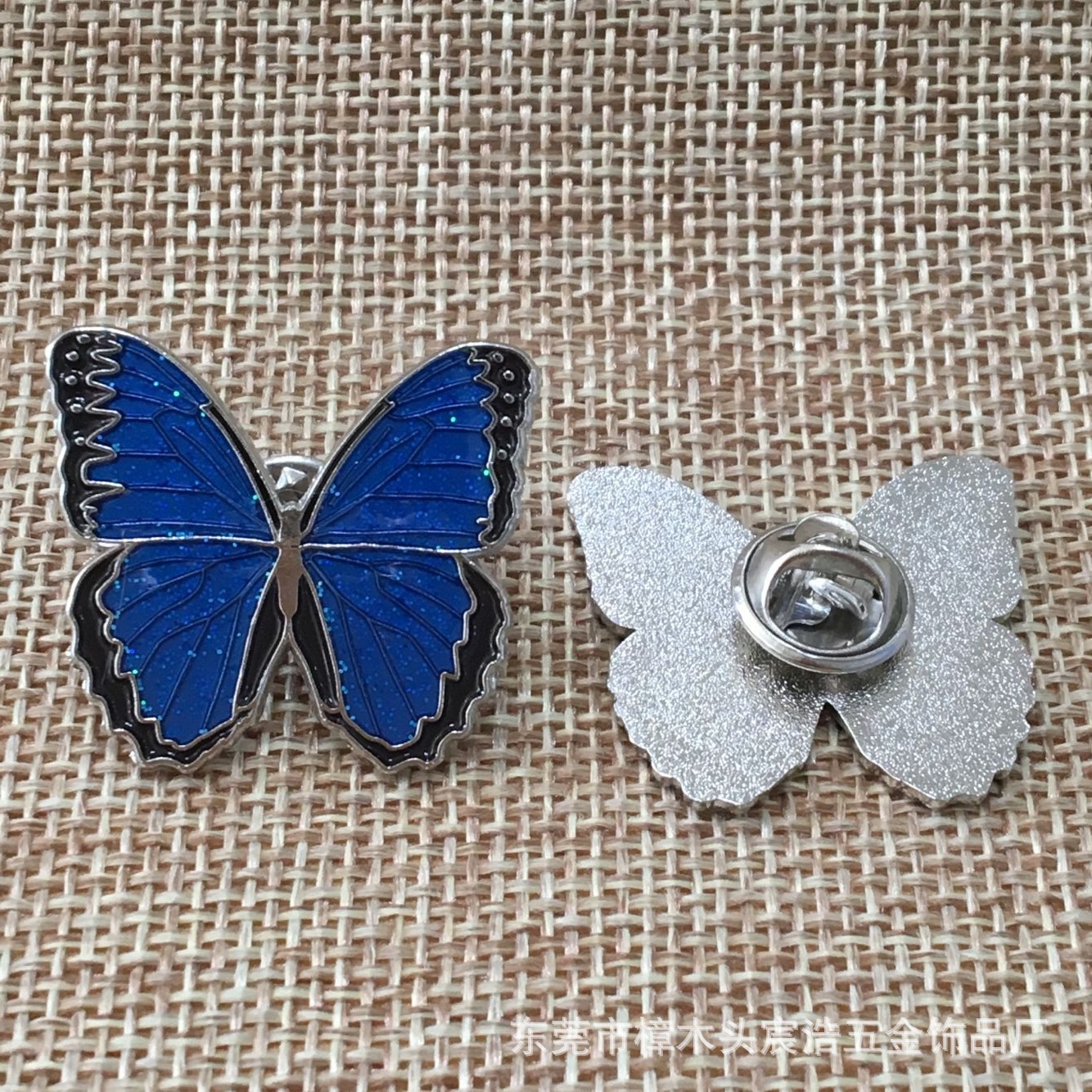 供应:金属烤漆金葱粉徽章 五金滴胶徽章 锌合金滴油胸章