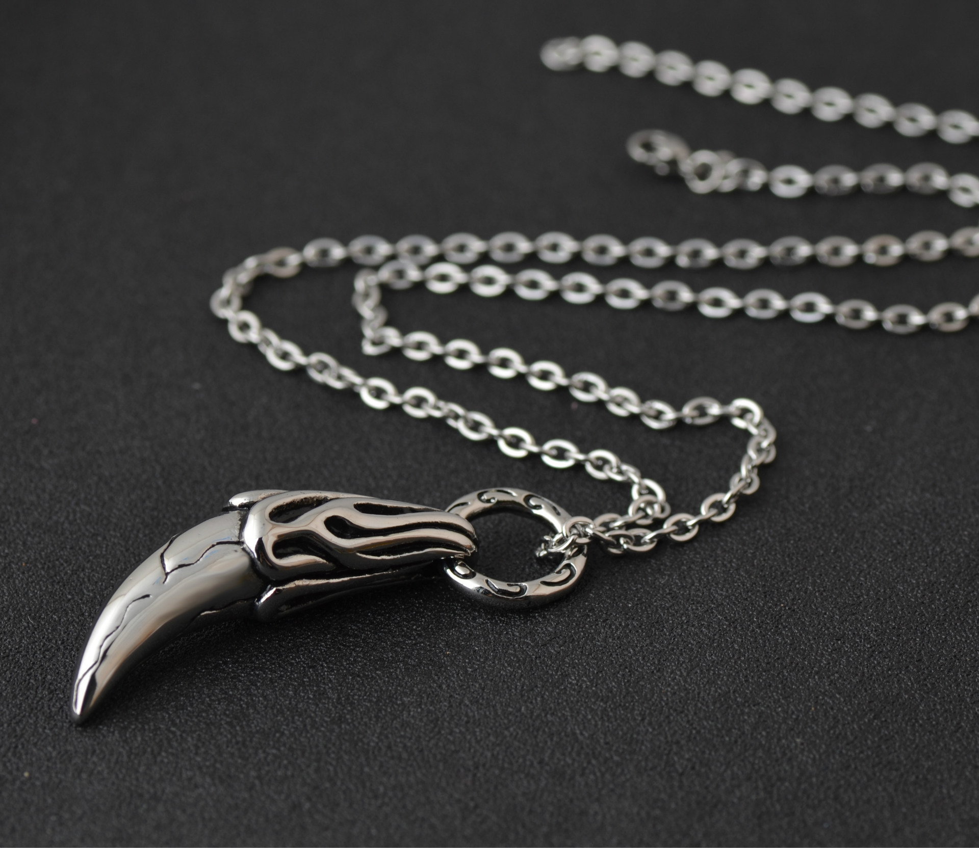 钛钢男士牛角项链 不锈钢吊坠批发饰品欧美亚马逊爆款创意定做