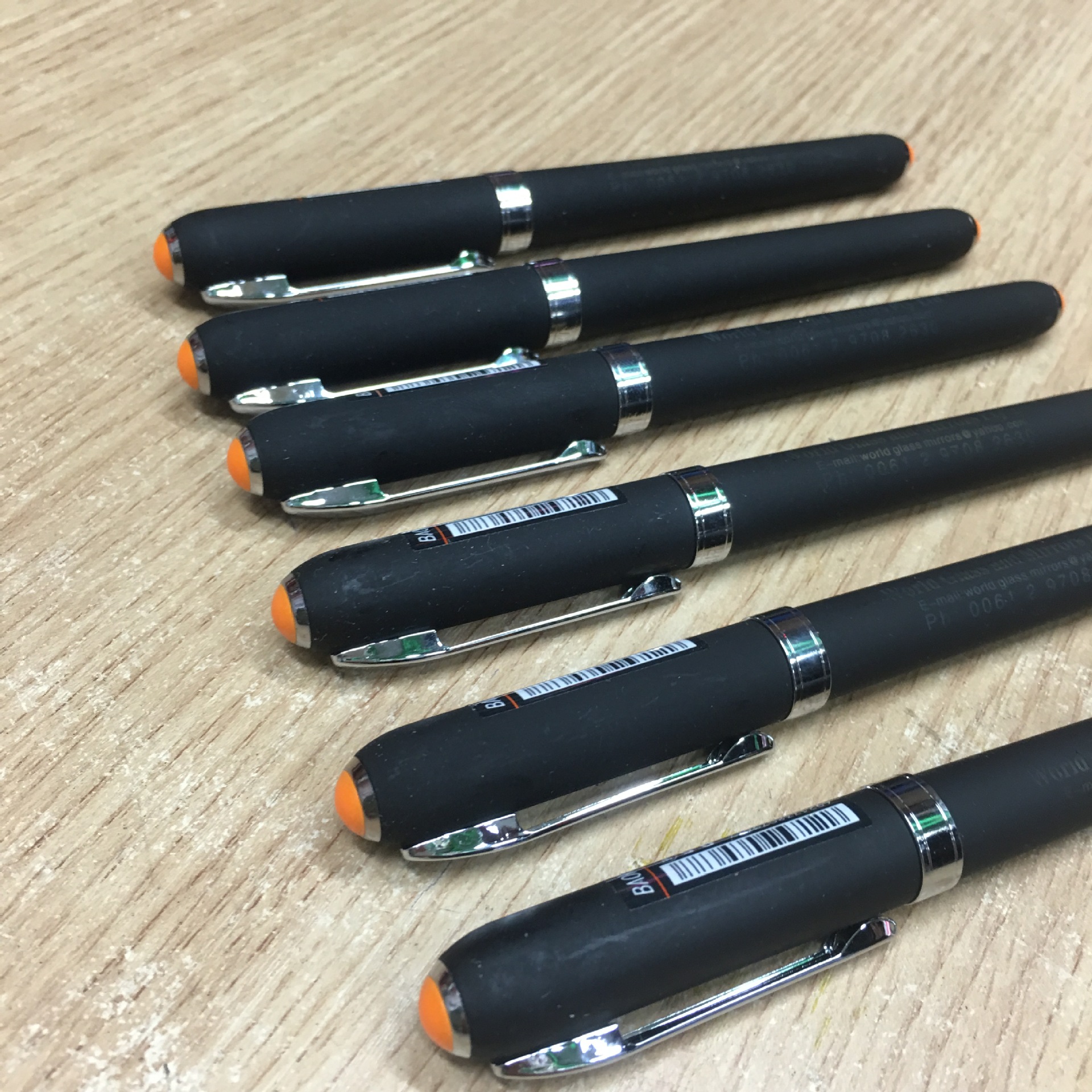 批发宝克2218大容量0.7黑 中性笔 黑色0.7签字笔水笔商务笔中性笔