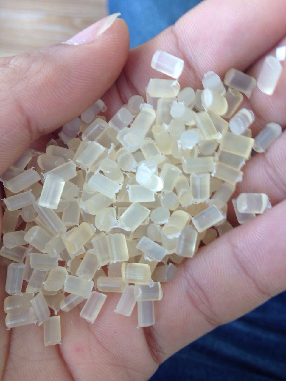 一级透黄eva再生颗粒醋酸乙烯 改性增韧eva三合一地垫 涂覆膜eva