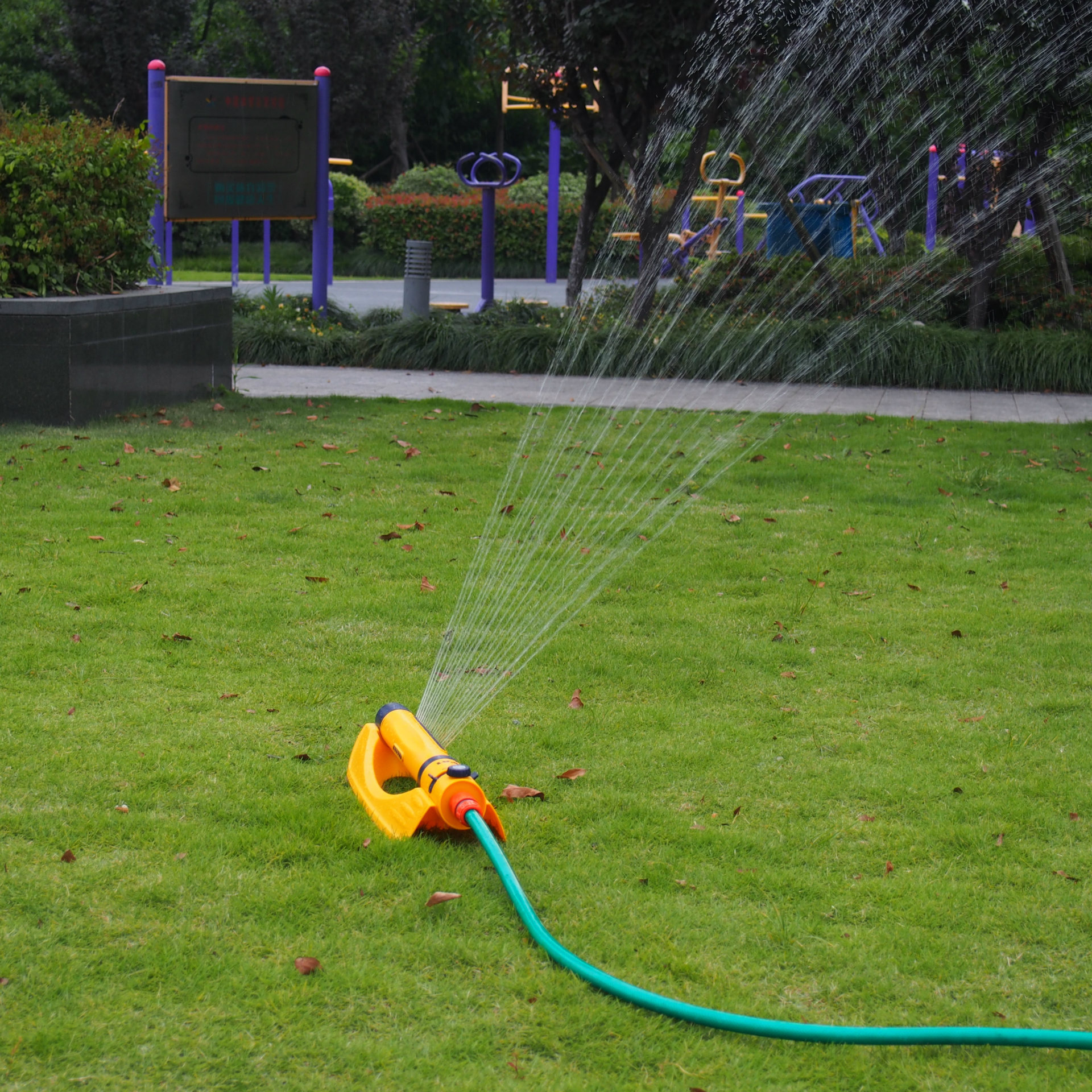 草坪喷灌 桥梁养护 塑料三合一豪华自动摇摆洒水器浇菜灌溉器降温