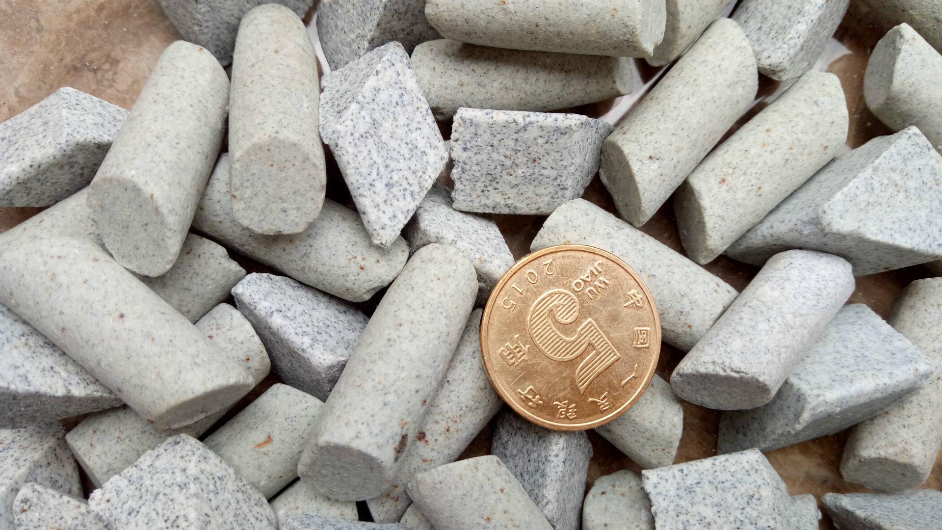 厂家直销研磨石 抛光研磨石 倒角磨料棕刚玉研磨石