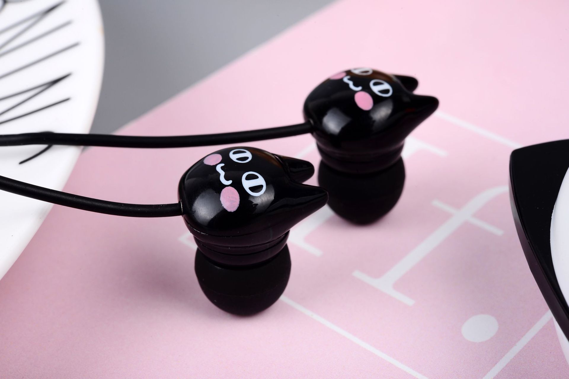 eilede 忆乐迪 可爱猫咪入耳耳机 卡通小猫收纳盒精品耳机 xc670