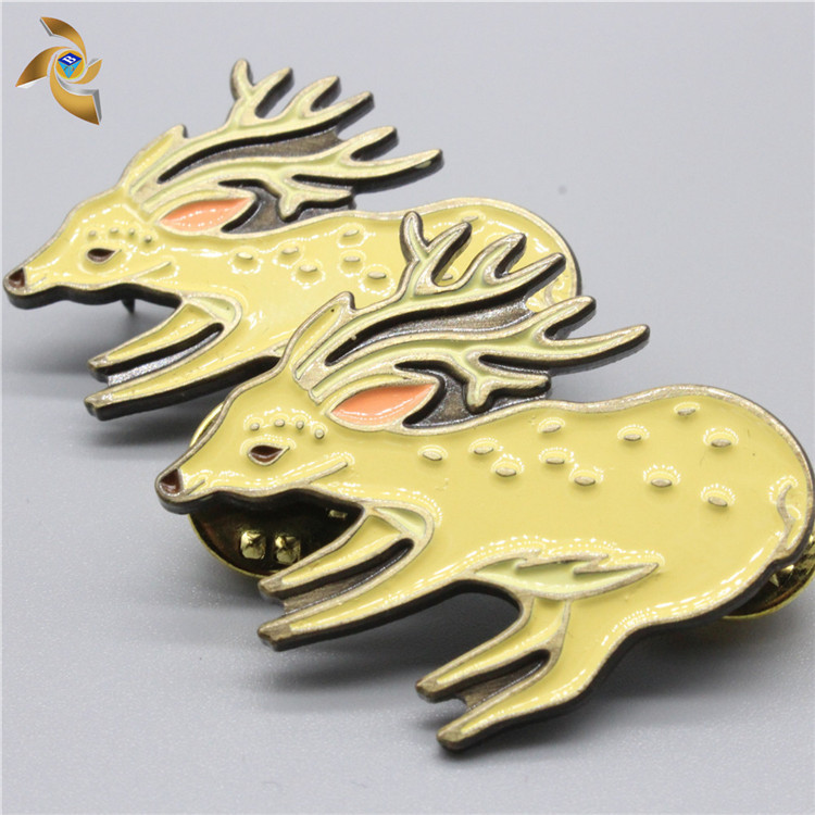 2017新款徽章饰品 孔雀烤漆徽章 时尚男女通用胸针纪念品工厂定制