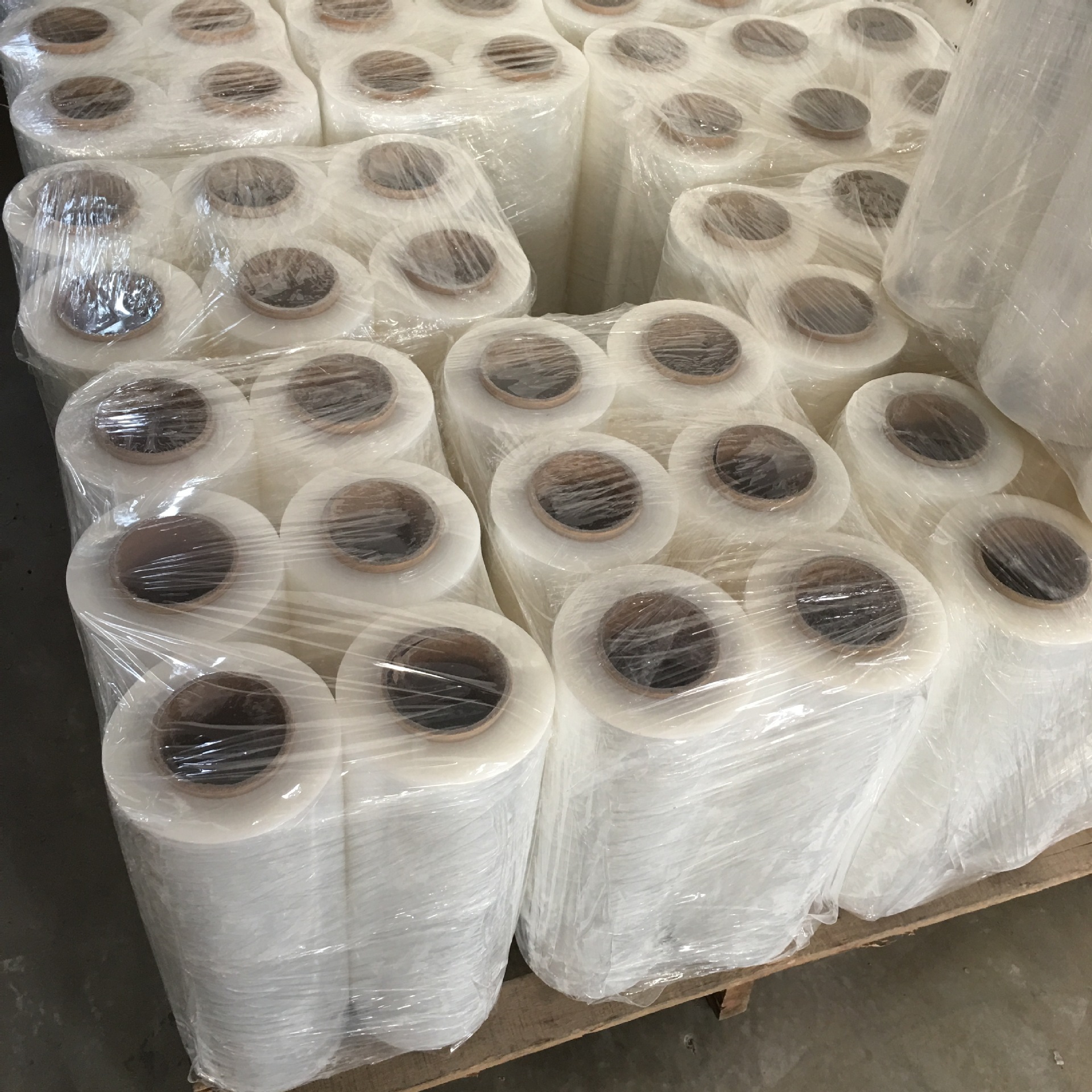 拉伸膜生产厂家100cm宽净重10斤围膜工业pe保鲜缠绕膜保护包装膜