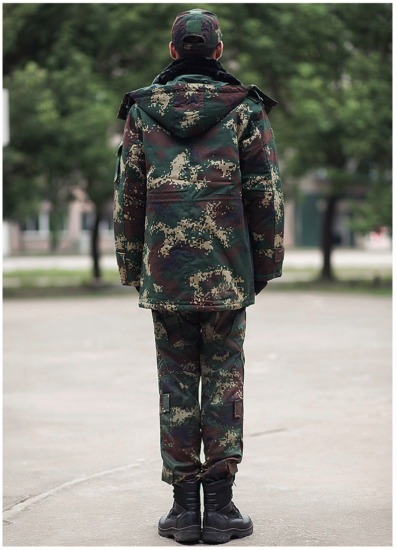 春季,夏季,秋季 适用年龄段 成年 适用性别 男 货号 二炮迷彩大衣