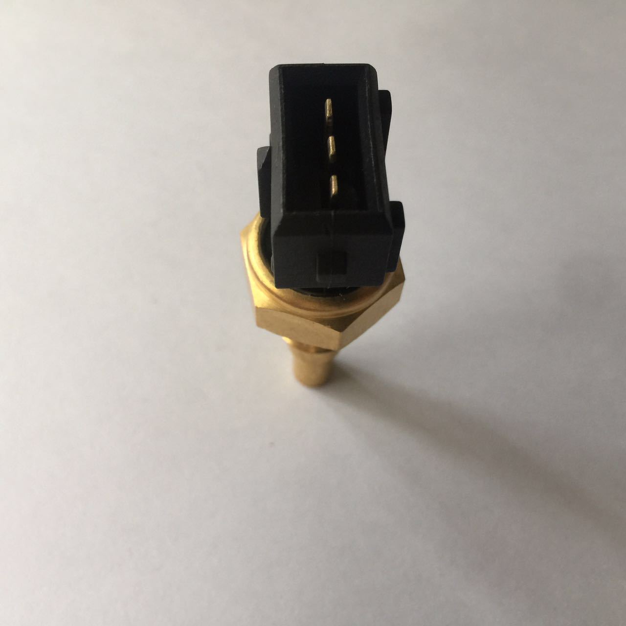 厂家直销 比亚迪f6 g3 l3奇瑞风云水温传感器483q-3808030