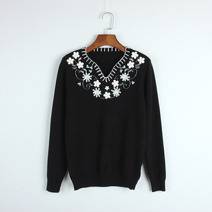 民族风秋冬新款套头针织衫胸前钉珠亮片花朵装饰女款毛衣现货批发
