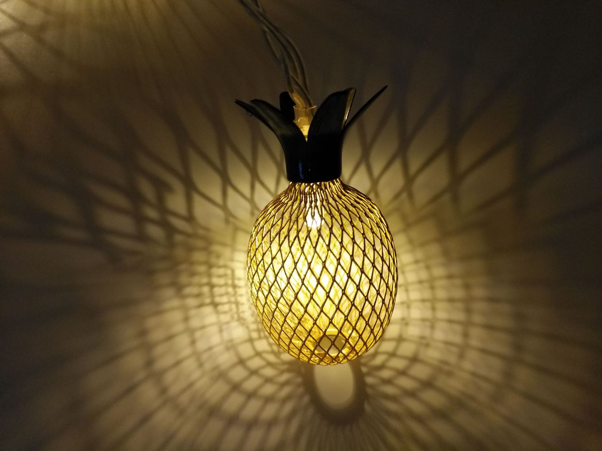 2017新款led电池盒铁艺凤梨菠萝灯串圣诞庭院派对装饰挂件ins