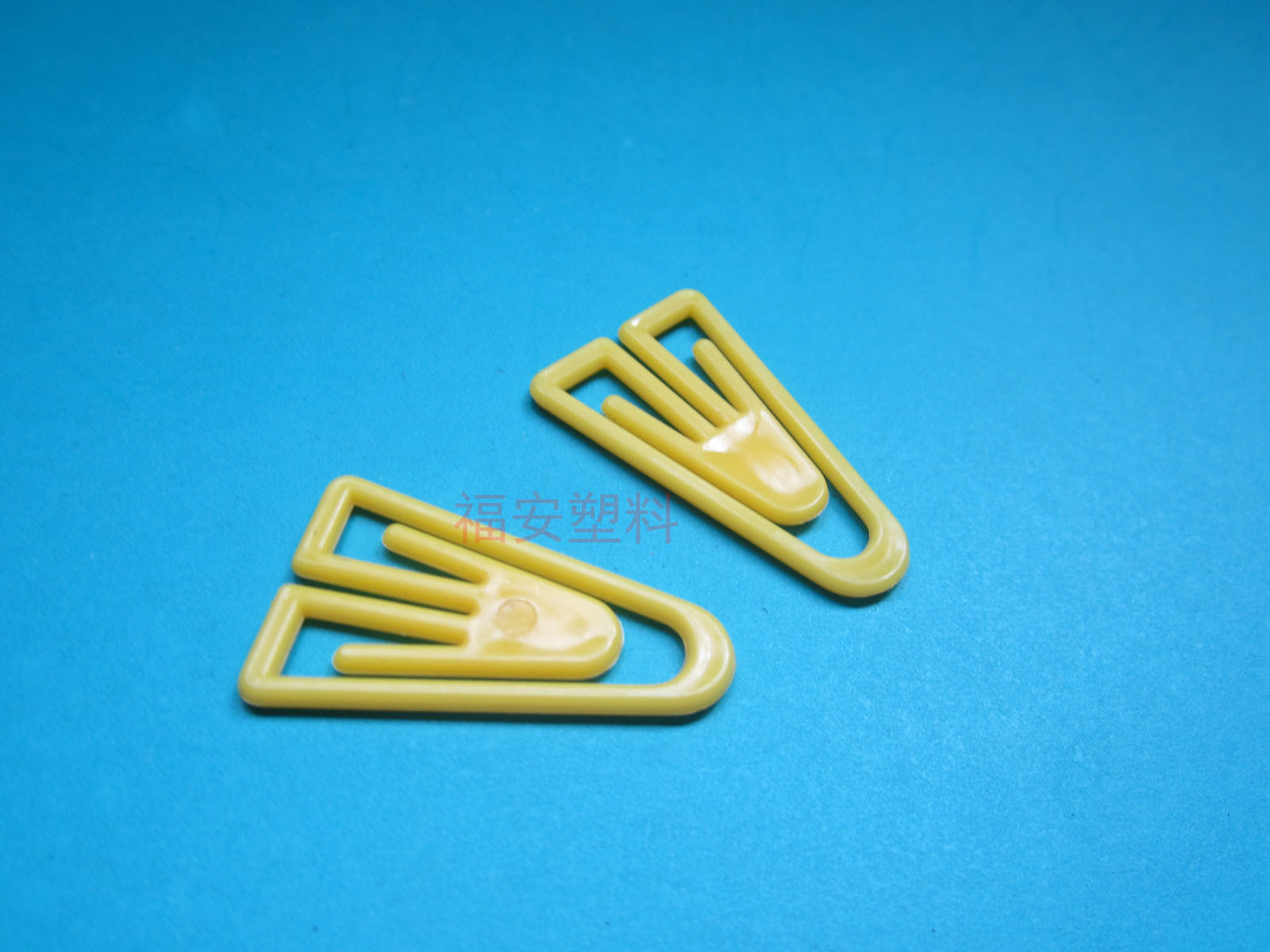 厂家供应塑料穿绳扣 织带绳扣 证件绳子配件 塑料小扣子