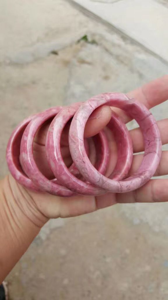 天然俏色蔷薇辉石手镯 小清新女款玫瑰石手环堪比红纹石水晶手镯