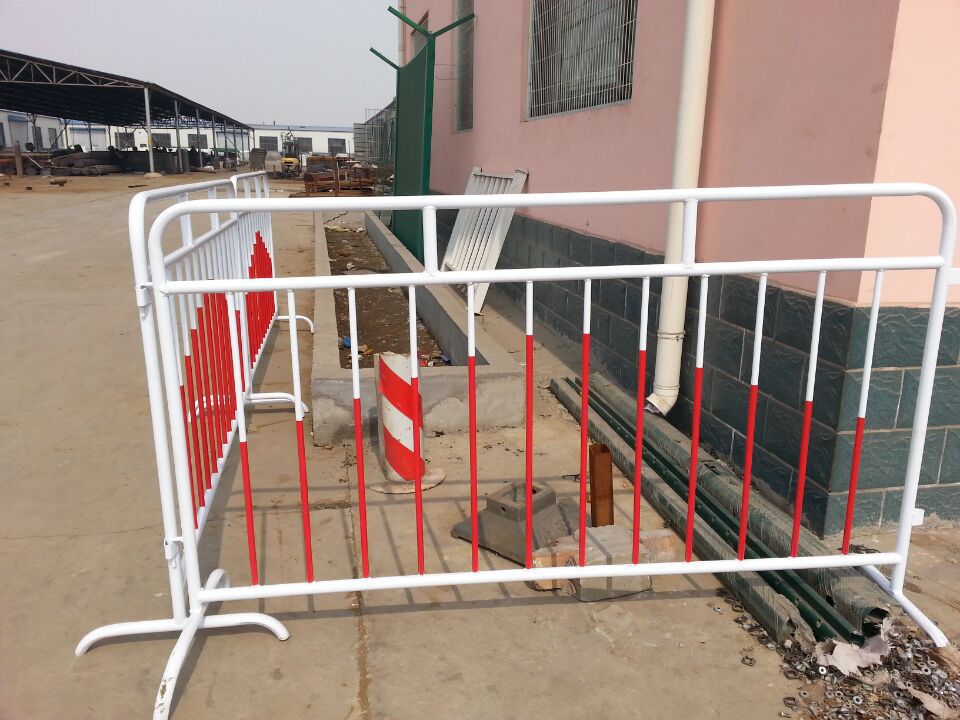 湖北天门黄黑防撞铁马护栏定制交通临时安全隔离白红铁马护栏