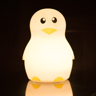 可爱企鹅七彩硅胶灯 创意萌拍拍减压硅胶小夜灯 led氛围夜灯礼品