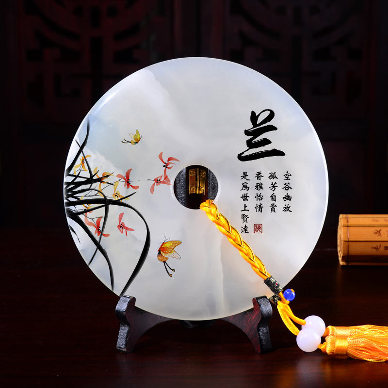 平安扣摆件底座的设计,寓意美好而且展现了中国传统文化与艺术的结合