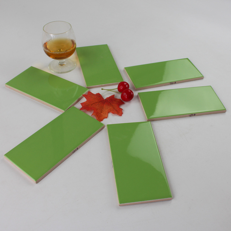 亮面纯绿色瓷砖 75*150幼儿园彩色瓷砖 彩釉砖