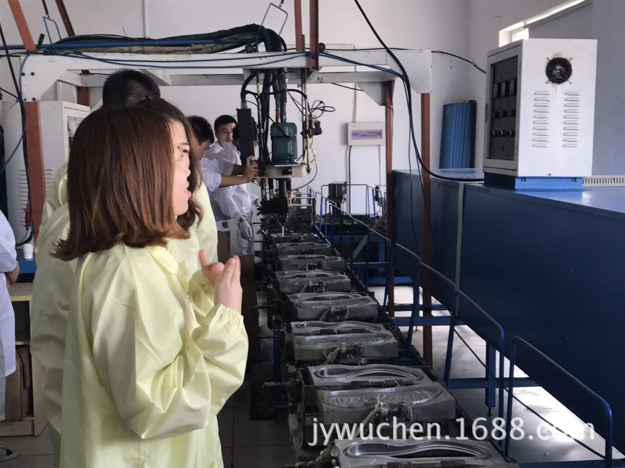 华星光电各领导不远千里来到我司,莅临指导工作,净雅全体员工表示热烈