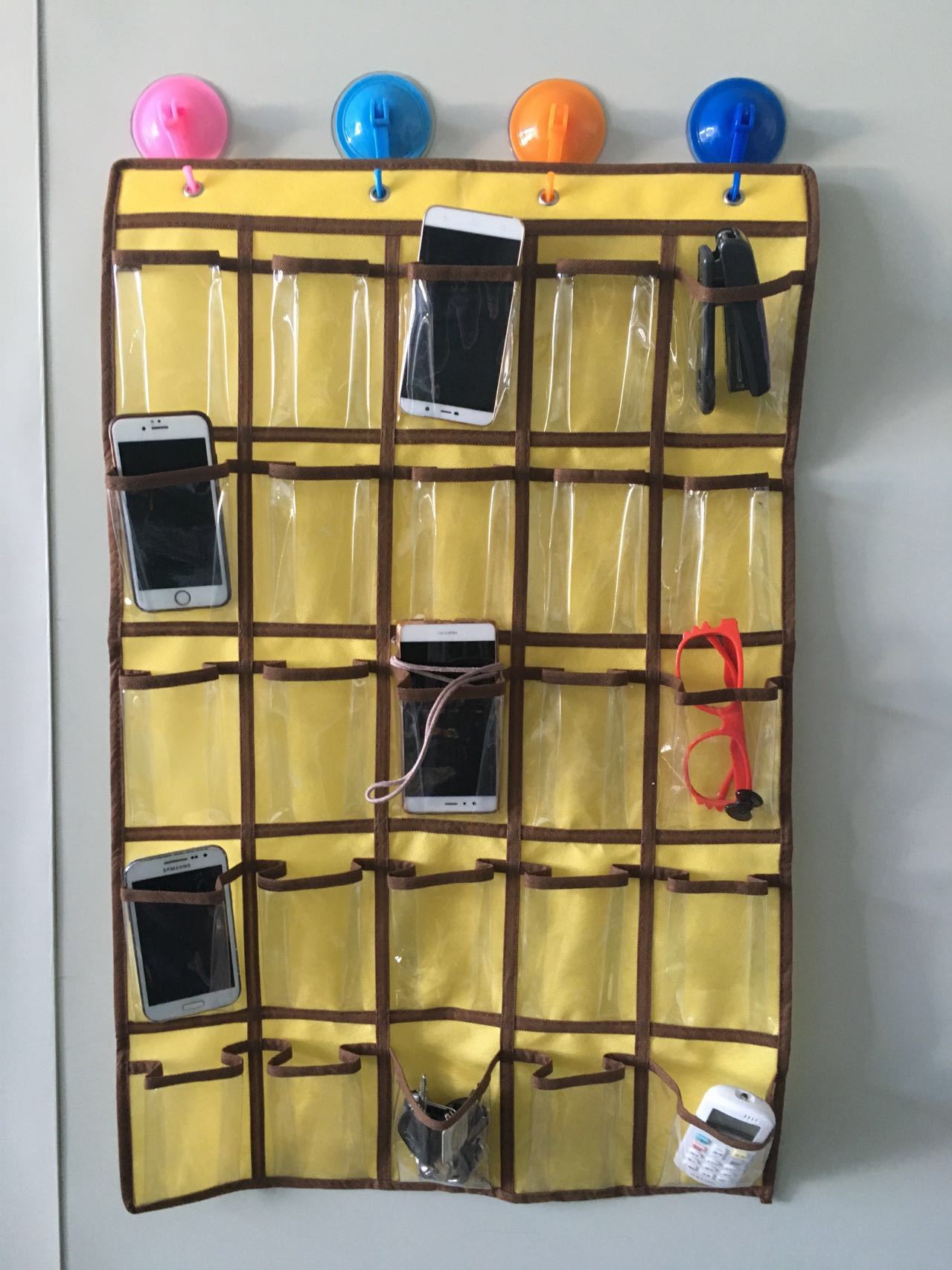 可折叠,存放十分方便,能更好的利用家里的各个角落,橱柜上,门后统统没