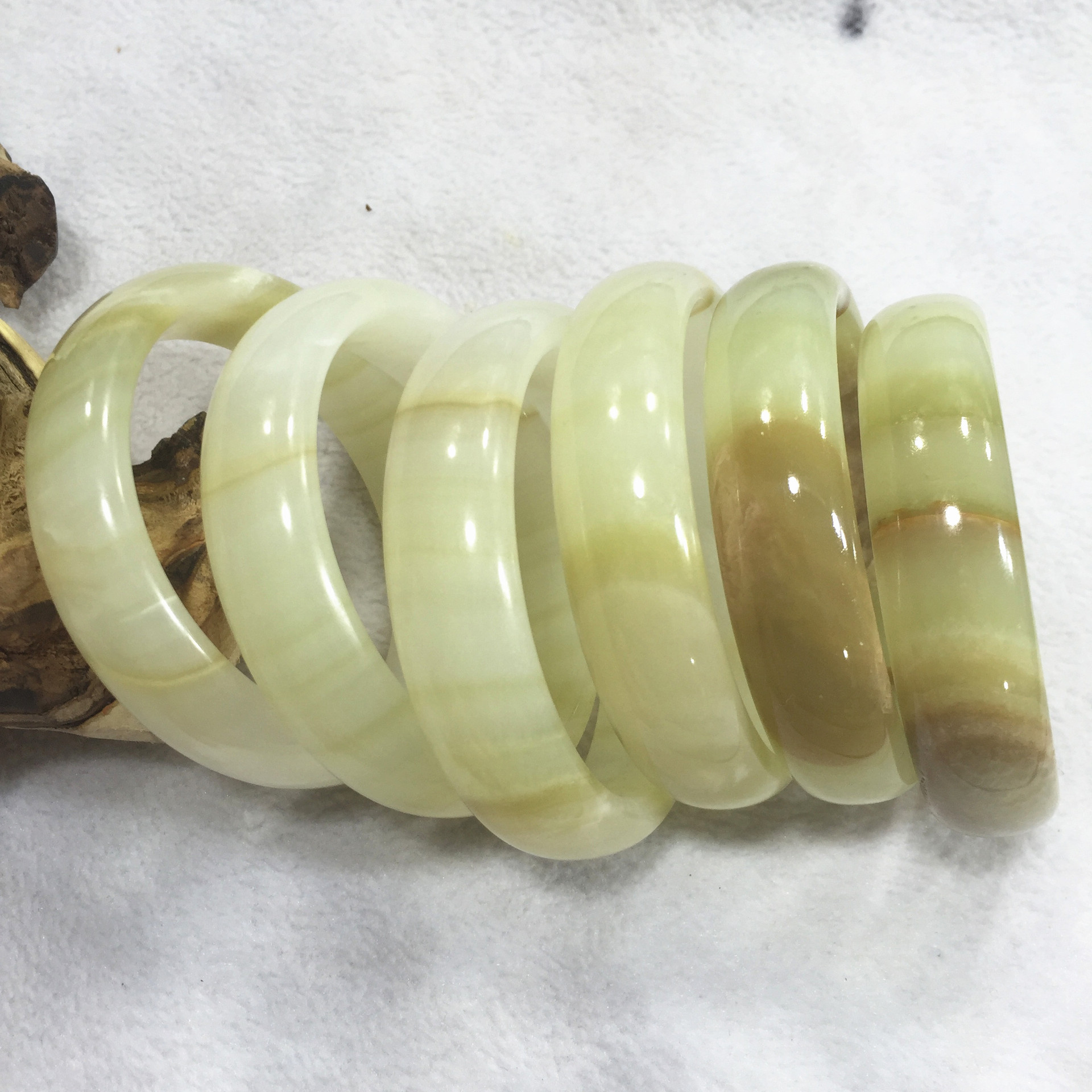 天然阿富汗玉 青白色纹路俏色宽条手镯 正品厂家批发 地摊货礼品