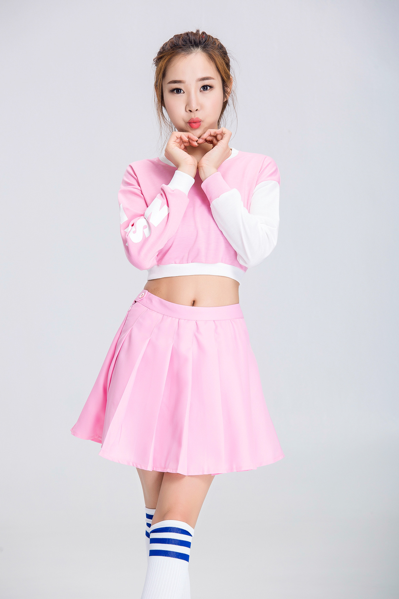 宇宙少女同款演出服年会晚会表演服装秋冬啦啦队服装舞台装学生