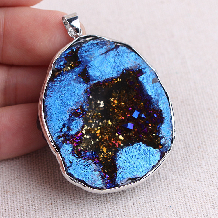 跨境爆款配饰吊坠女天然玛瑙水晶洞毛衣链女石头项链挂件欧美货源