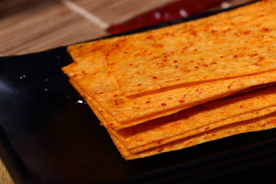 正宗小马哥香脆辣薯片90*100袋整箱装 香脆辣片素食怀旧零食批发