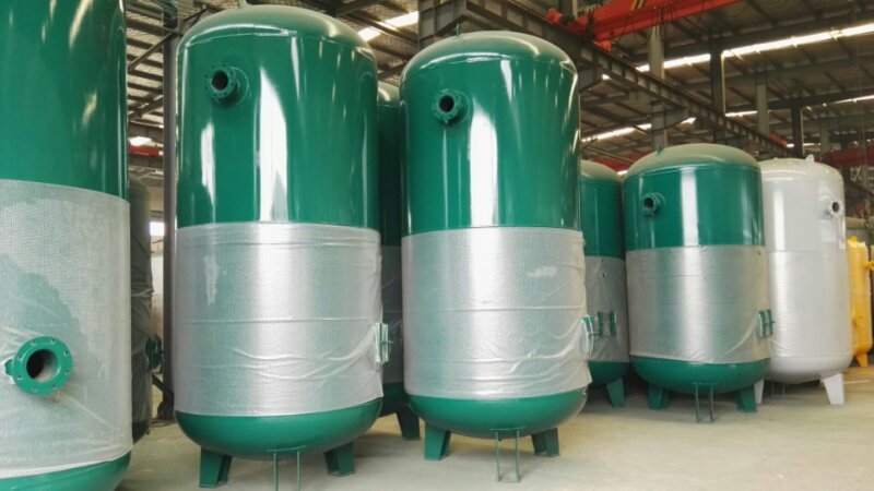 压力的作用,根据储气罐的承受压力不同可以分为高压储气罐,低压储气罐