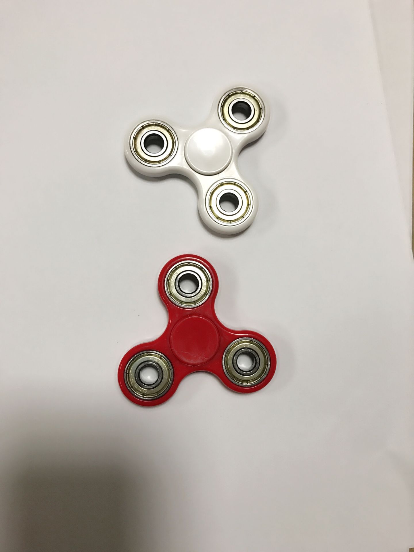 厂方直供指尖旋转陀螺塑料旋转陀螺减压旋转陀螺颜色可定制