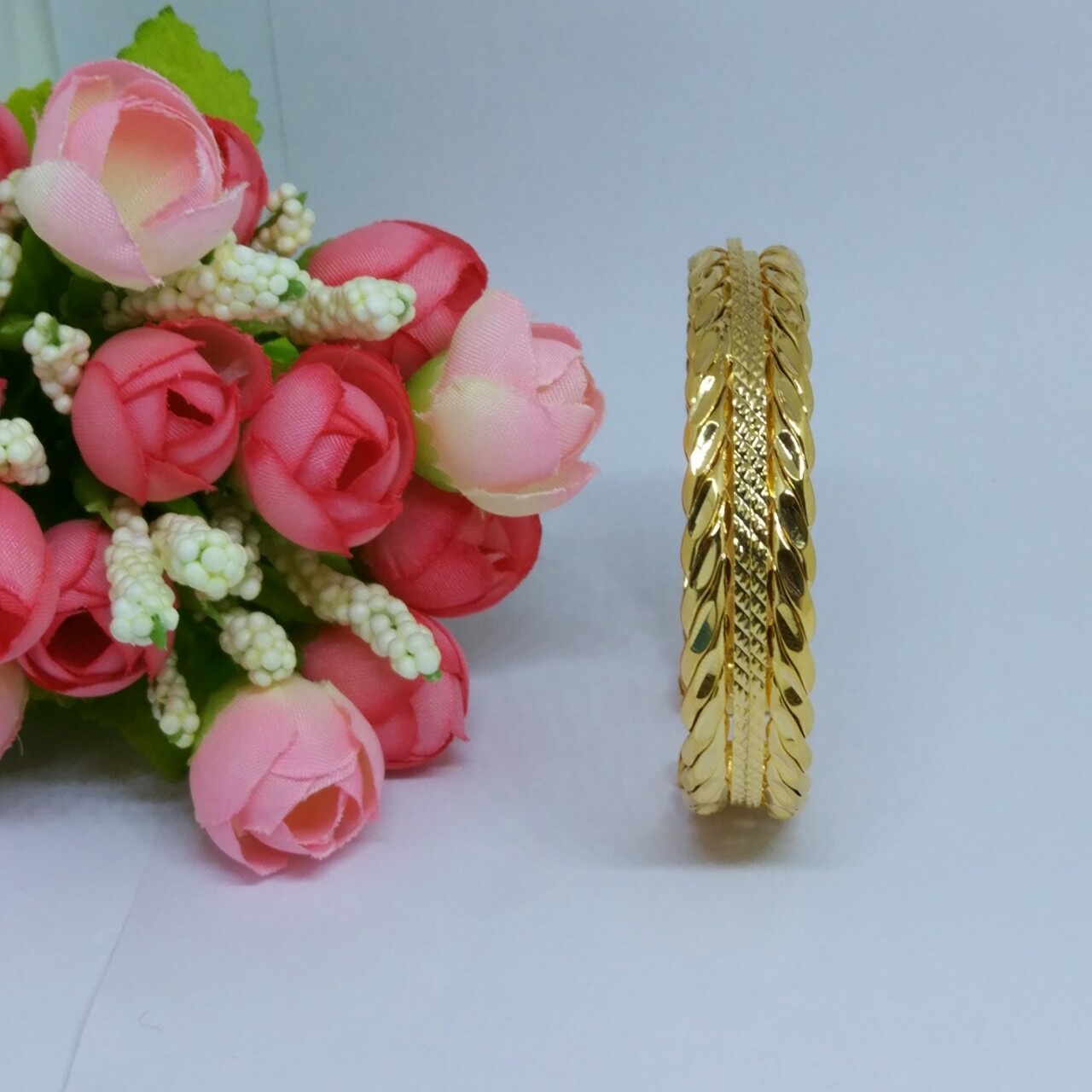 时尚新款女式车花手镯开口可调节欧币饰品 黄铜镀金首饰品保色