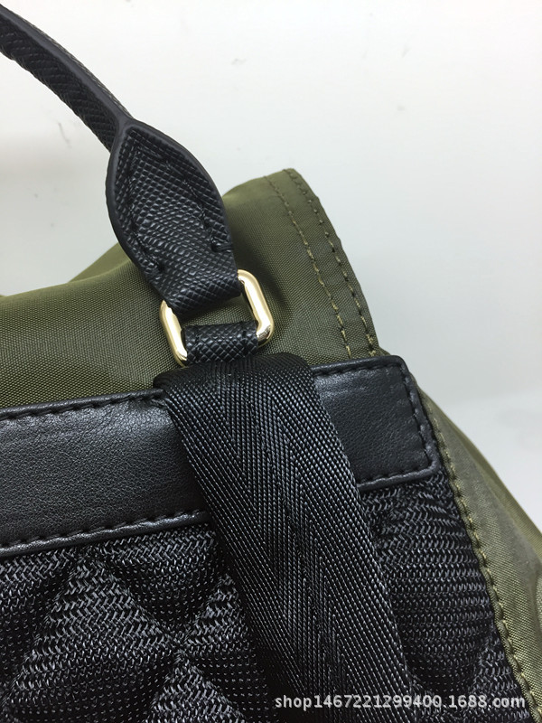 l96231 中号简约轻便尼龙皮军旅背包