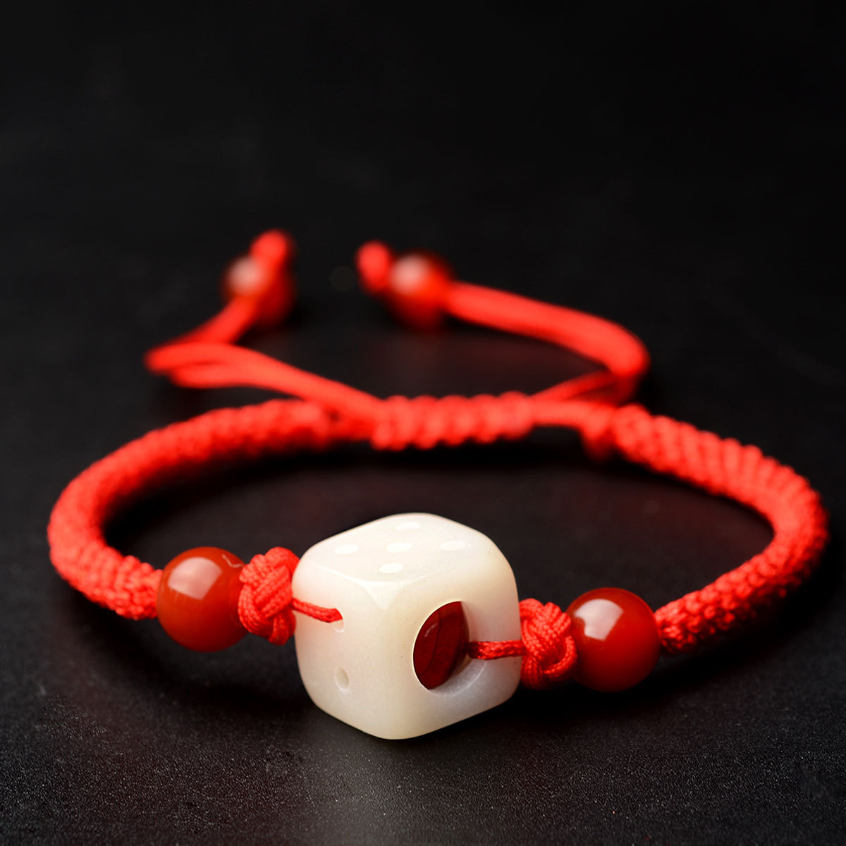 礼品批发玲珑骰子安红豆手链手工白玉菩提相思豆筛子红绳情侣手串
