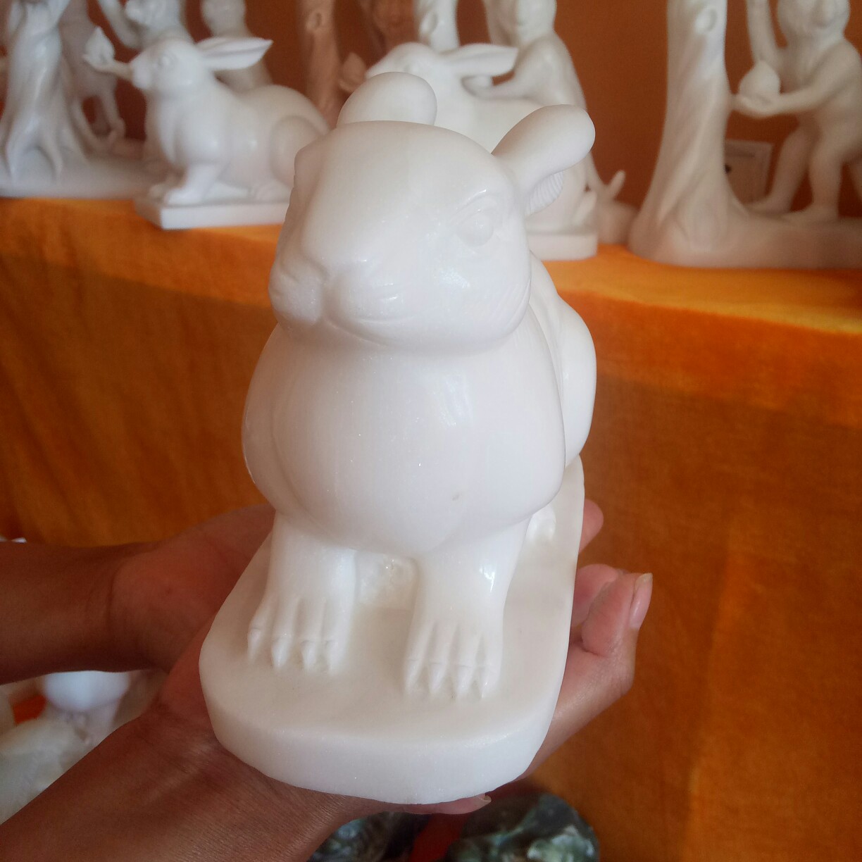 直销汉白玉小兔子石雕摆件工艺品 家居 办公工艺小白兔摆件