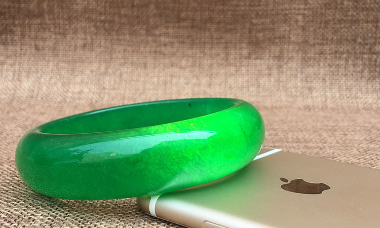 天然玉石石英岩玉手镯碧绿色手链满绿玉石手镯女款镯子批发