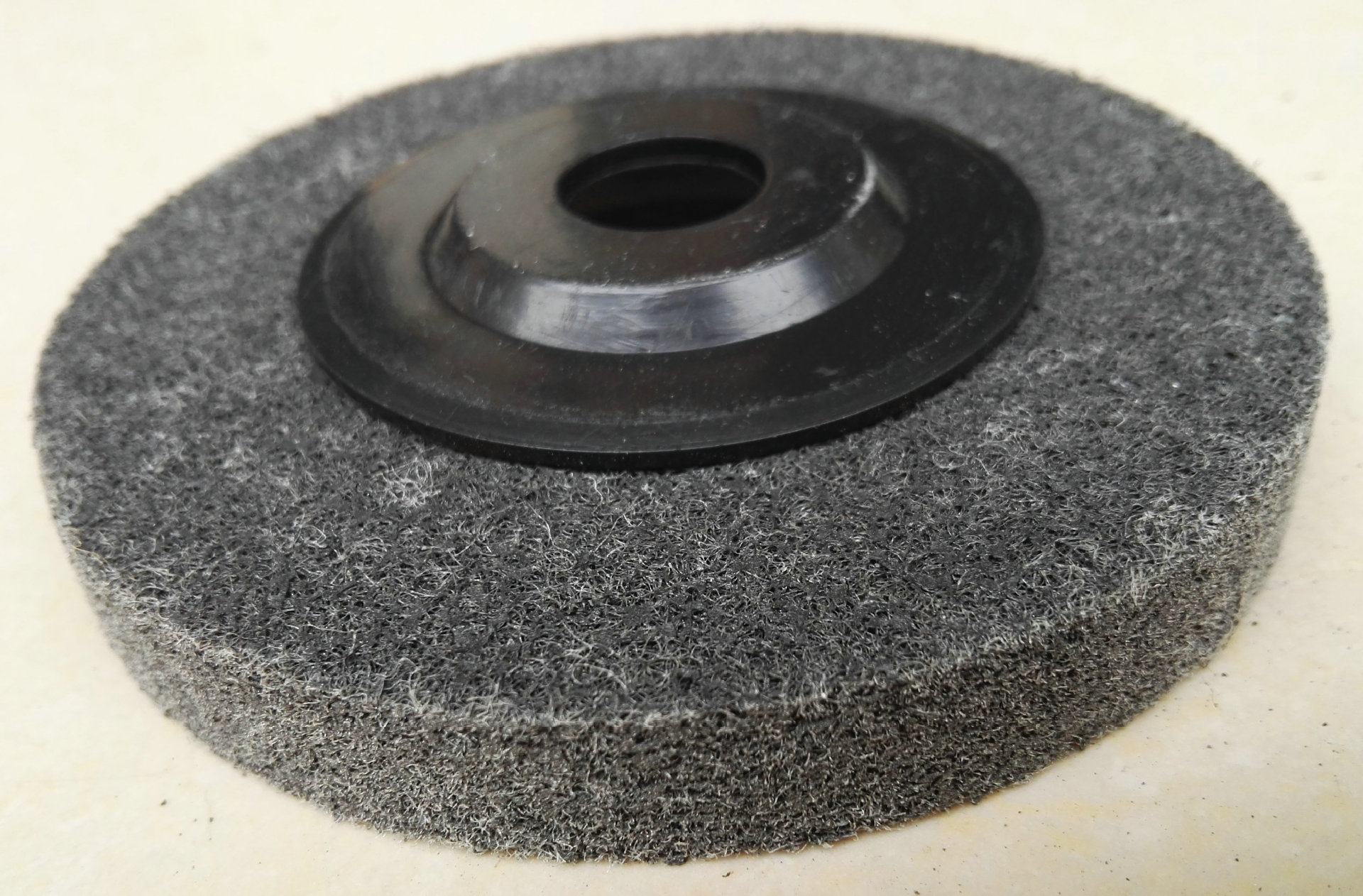 工厂直销尼龙蝶抛光尼龙片角磨机专用打磨片拉丝尼龙轮不锈钢抛光