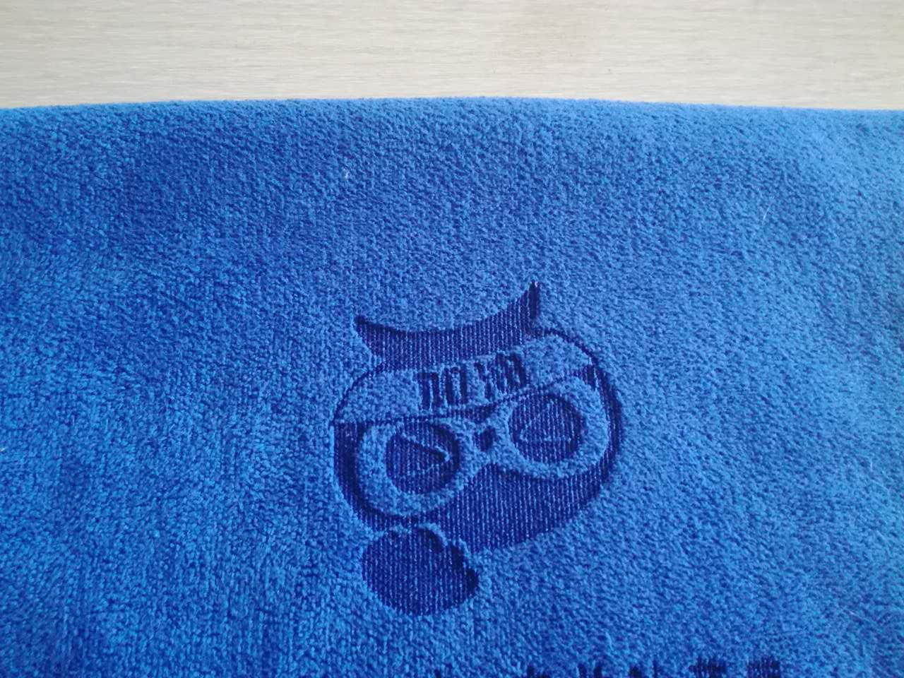 厂家直销超细纤维烫花logo毛巾吸水户外运动巾广告礼品毛巾