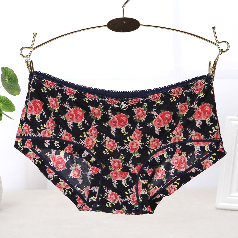 花色热批冰丝日系少女印花女内裤新款低腰碎花三角女士内裤跨境