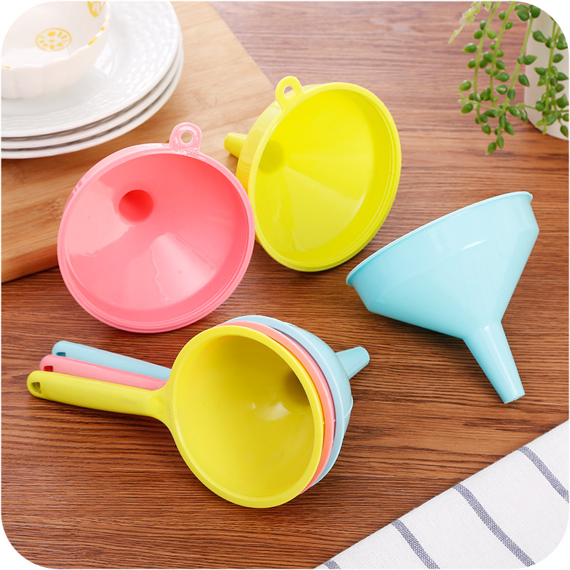 Large Long Handle Small Household Kitchen Soy Sauce Wine Oiler Liquid Subpackaging Tools Colorful Multi-Purpose Plastic Funnel
