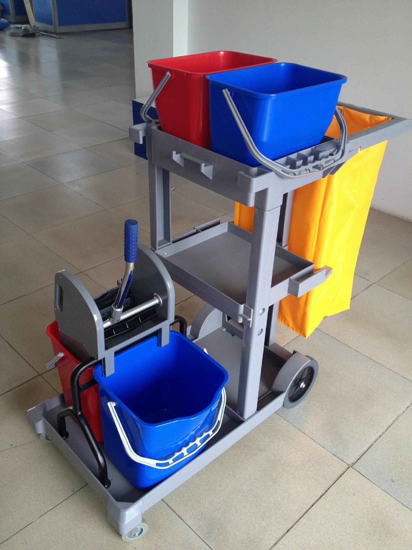 厂家直销多功能带盖清洁车/塑料清洁车/酒店多功能打扫