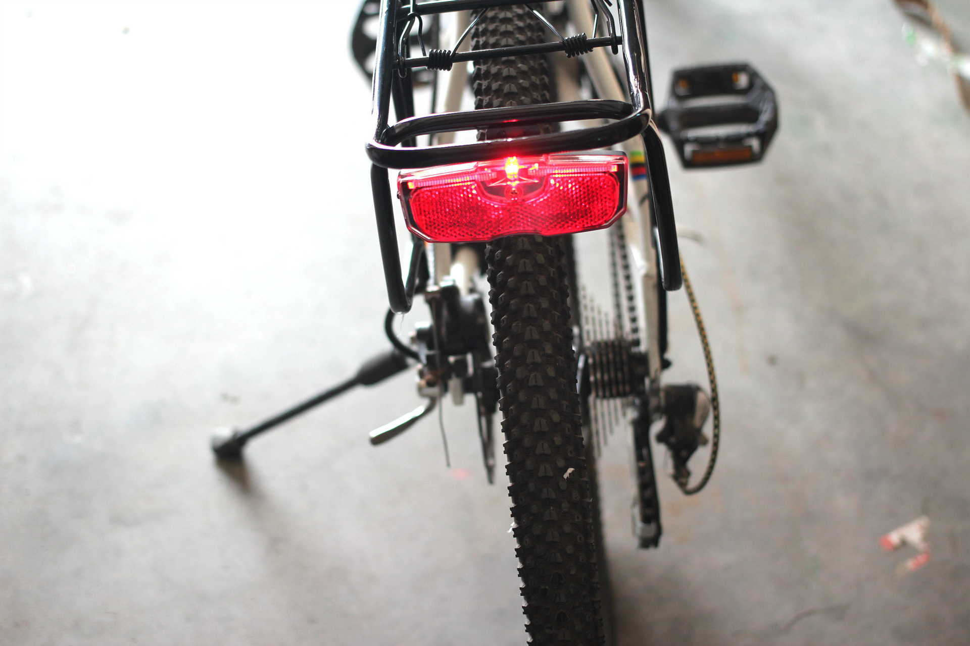 自行车夜间安全骑行反光片 反射器 带灯 反光尾灯/长条带灯反光片