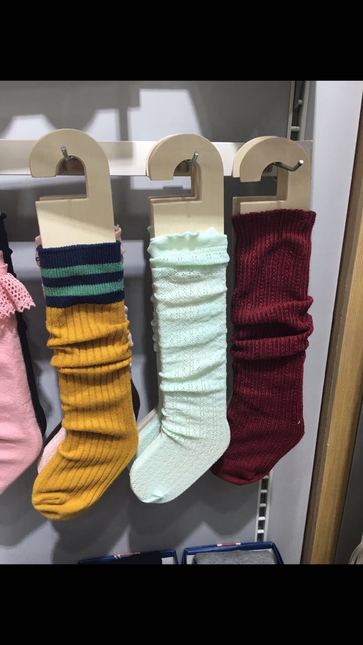 成人袜子挂板中筒袜模板实木袜子店挂板袜子展示模特道具厂家批发