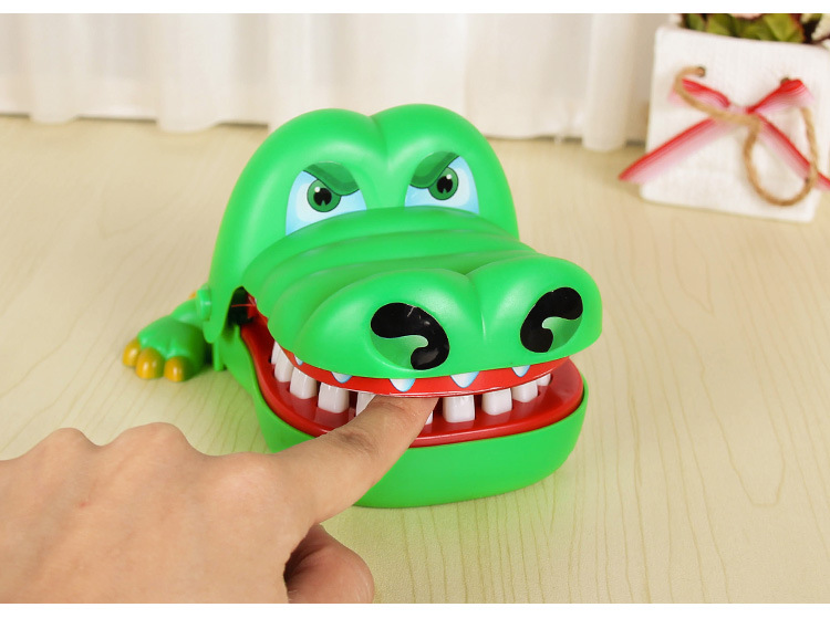 整蛊咬手指鳄鱼拔牙玩具卡通咬人动物经典亲子游戏聚会整人玩具