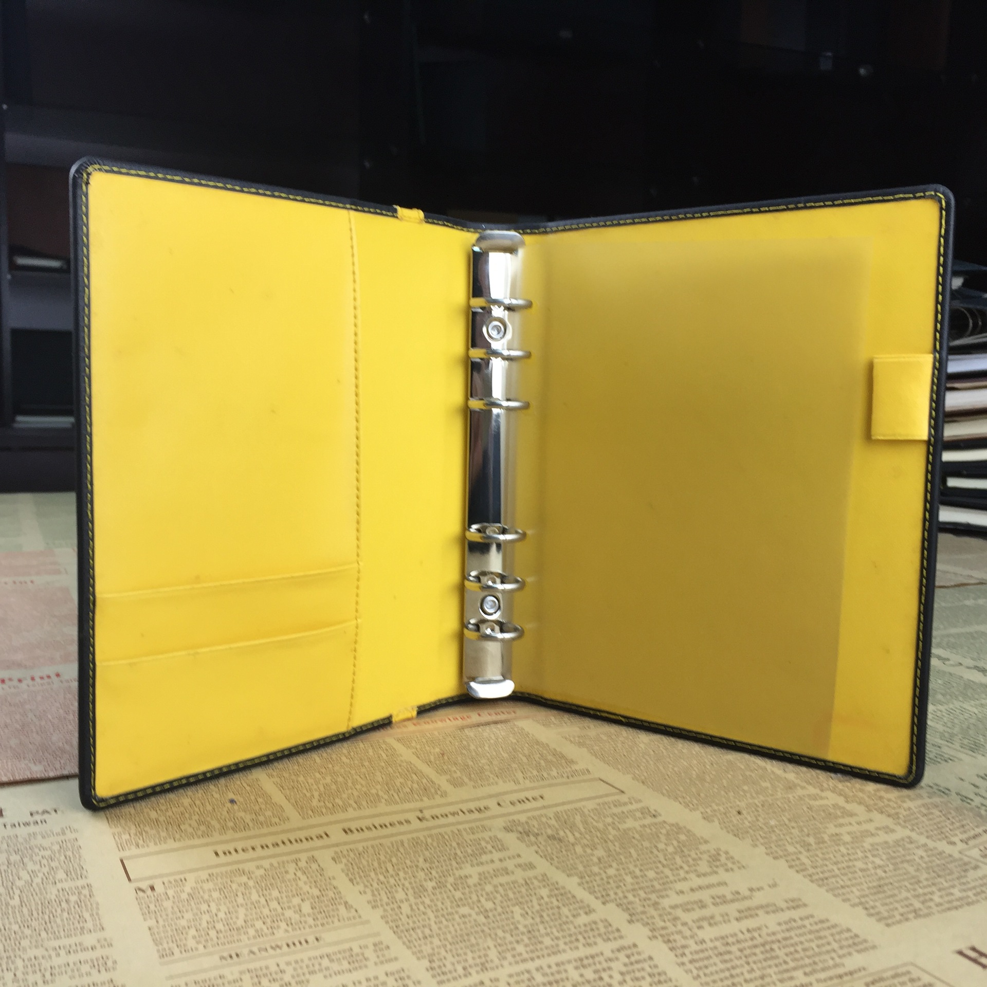 专业工厂定做高档a4多功能文件夹 商务签约经理夹会议资料夹