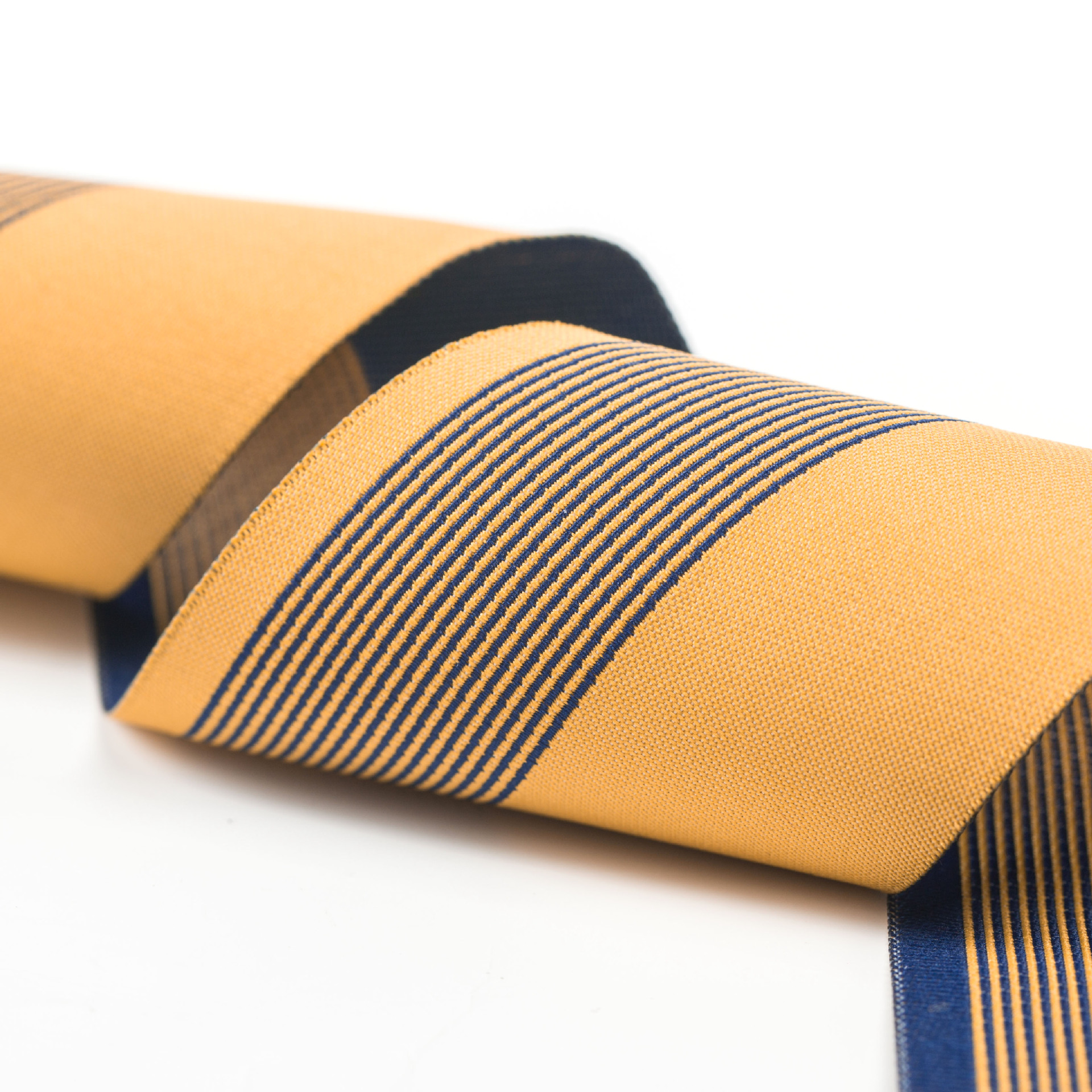 厂家直销5cm涤纶三彩英文织唛带织带服装辅料设计