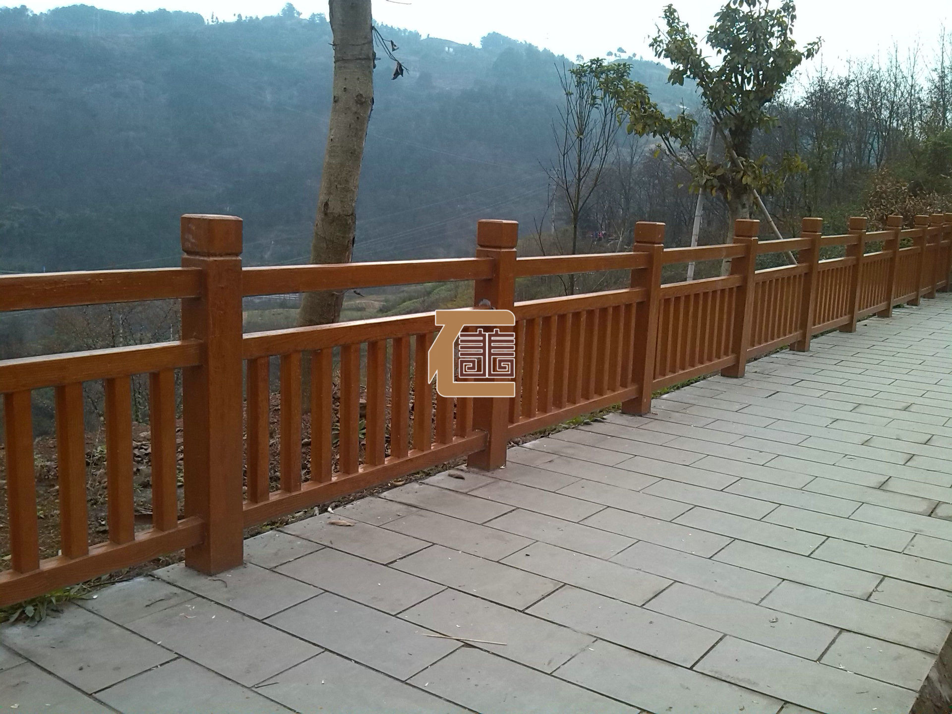 供应水泥仿木栏杆 河道景观护栏 仿木护栏 河道仿木栏杆 栏杆厂家