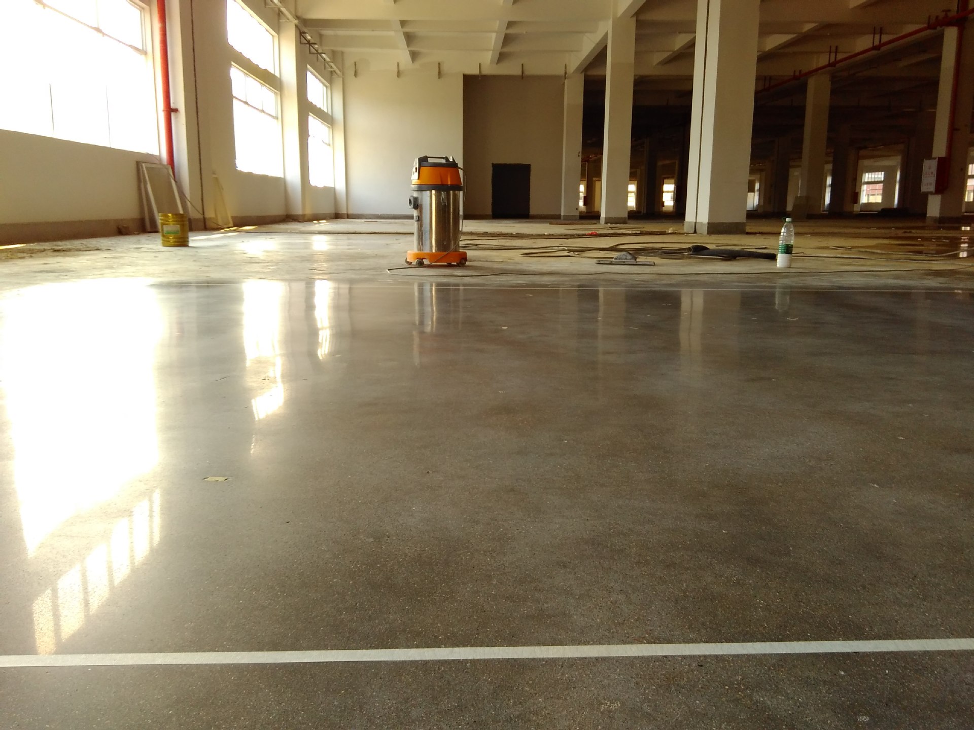 【我要上头条】惠州厂房水泥地起灰-大亚湾车间水泥地固化-战狼