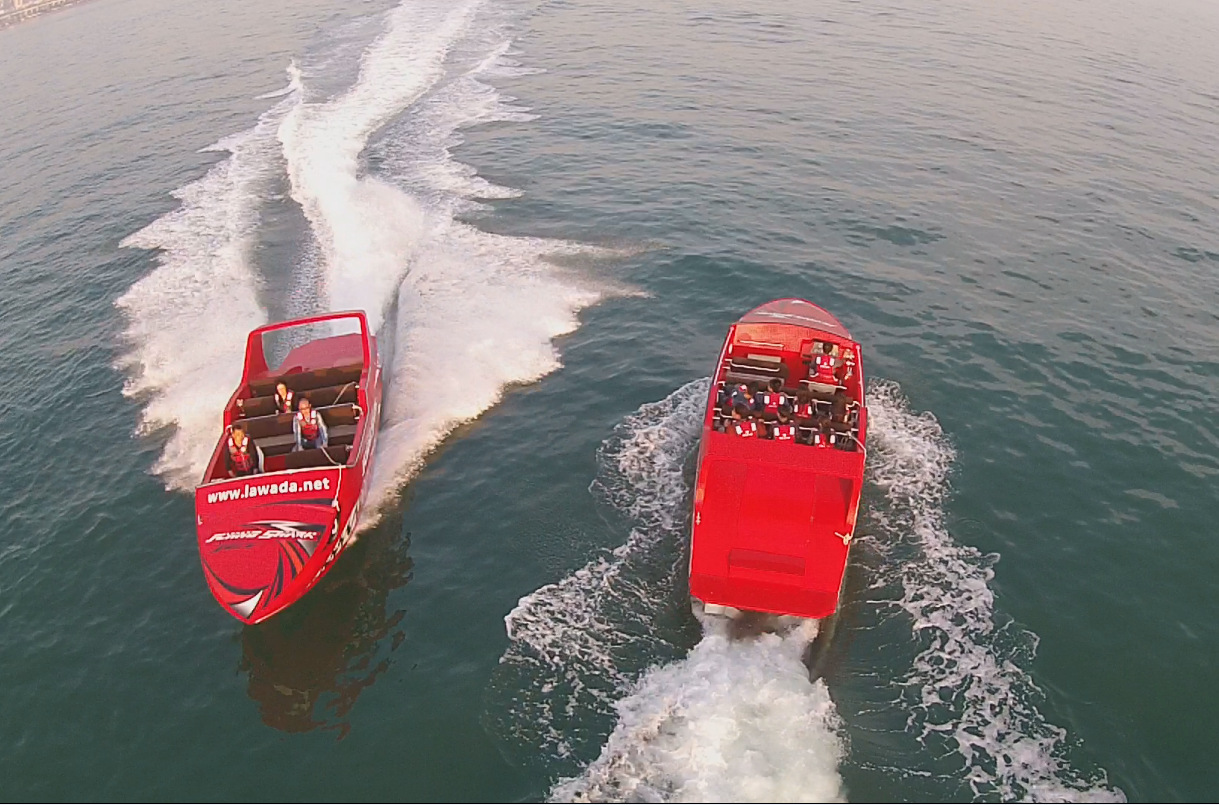来青岛体验喷射快艇的速度语激情
