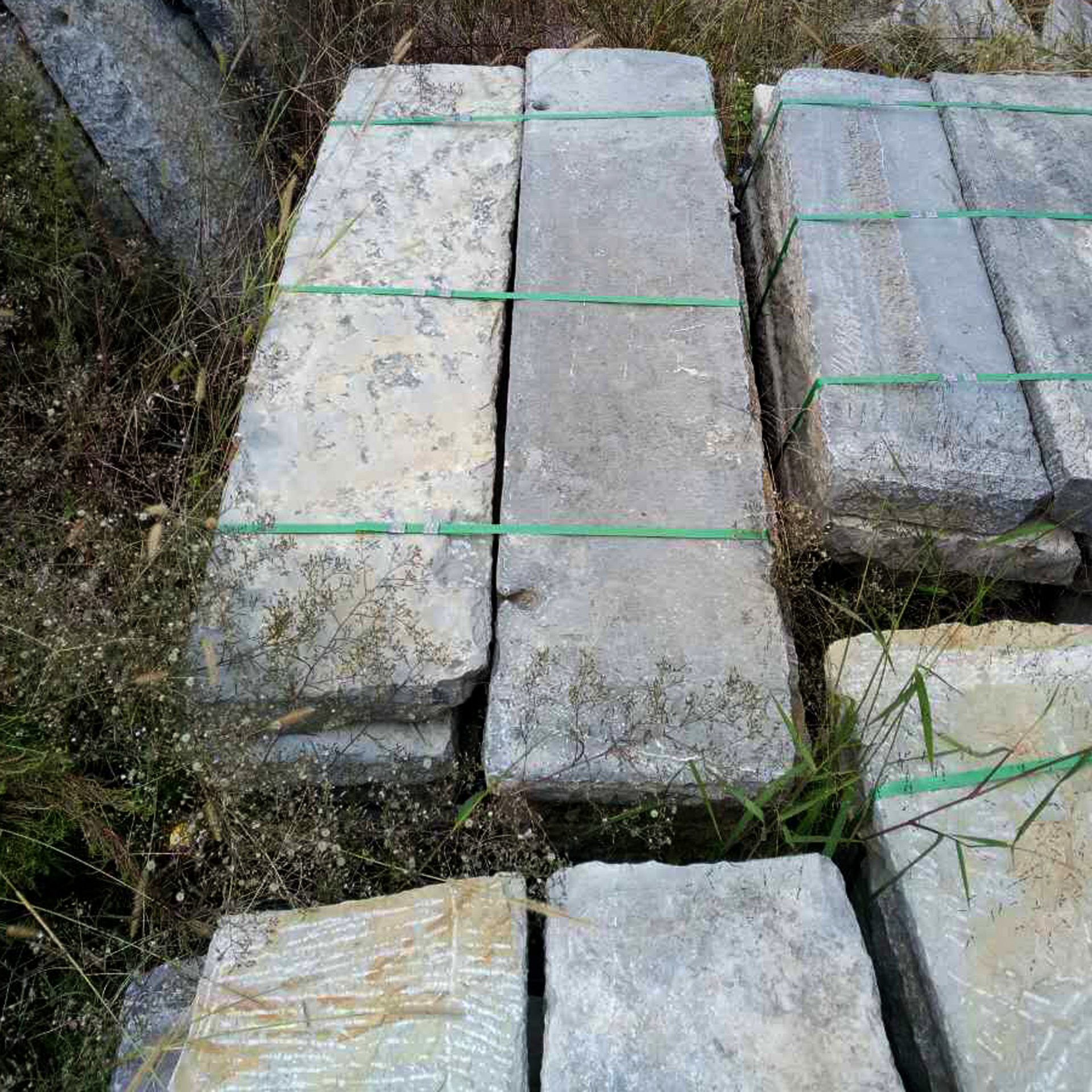 供应石雕老石器老旧石条铺地石别墅庭院公园复古石台阶厂家批发