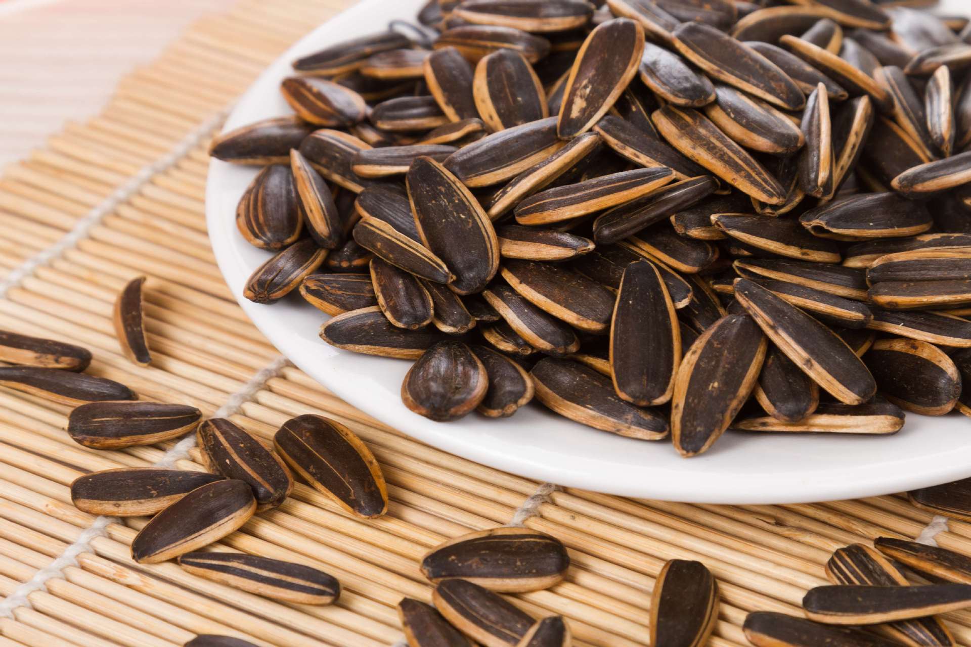 永旺哥 焦糖味葵花籽瓜子26g*25包 礼盒装小吃零食厂家直销